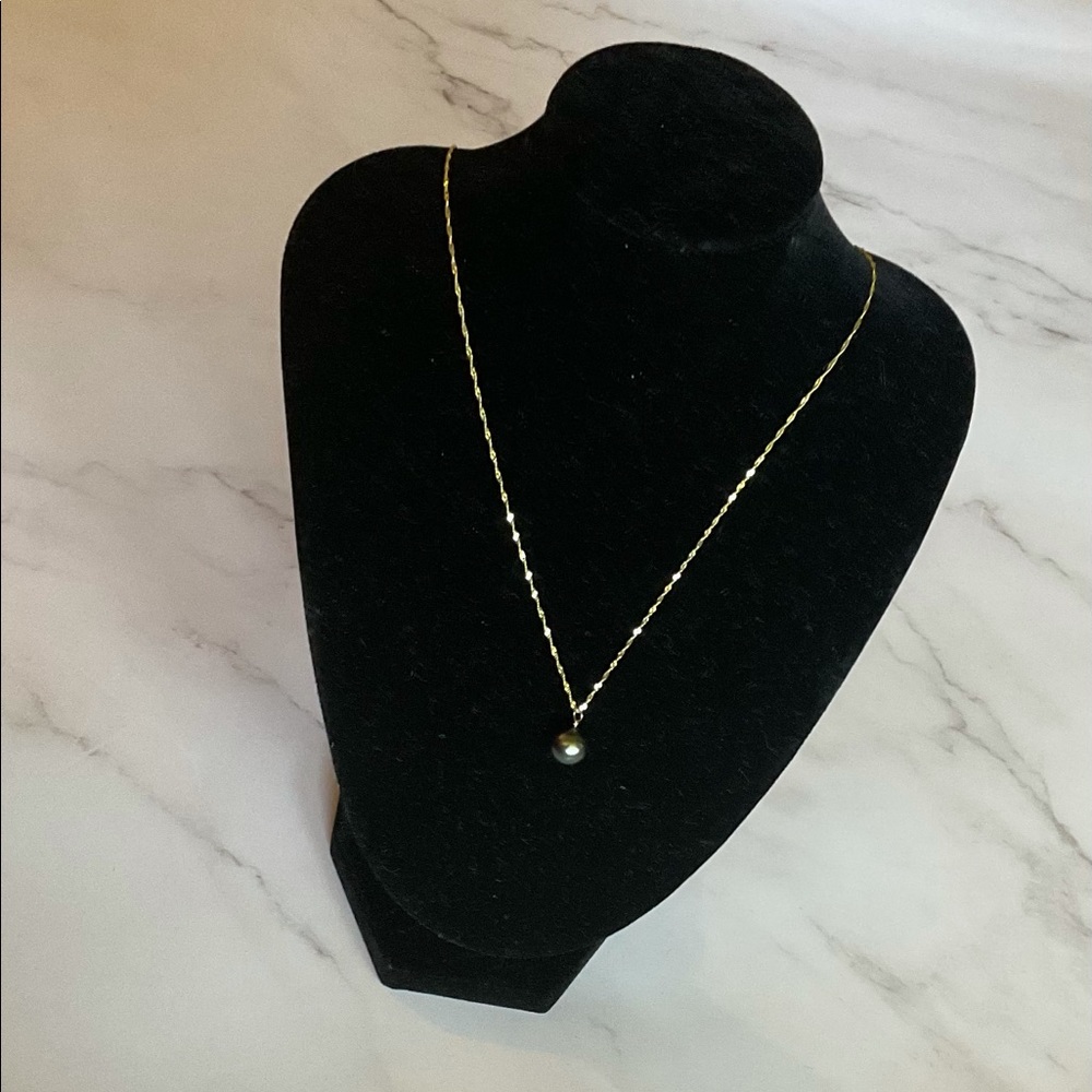 10karat solid gold Tahitian pearl necklace